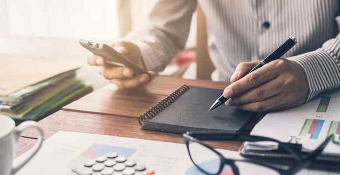 calculating just in time inventory at a desk